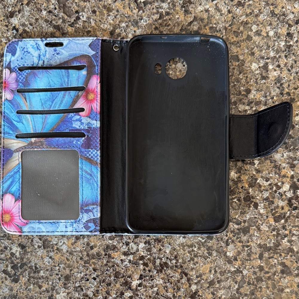 Phone Case and Wallet in 1 - fits a variety of phones! - Picture 3 of 3